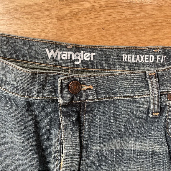 Wrangler Relaxed Fit Jeans Size 42 x 30 In Excellent Condition - Picture 3 of 11